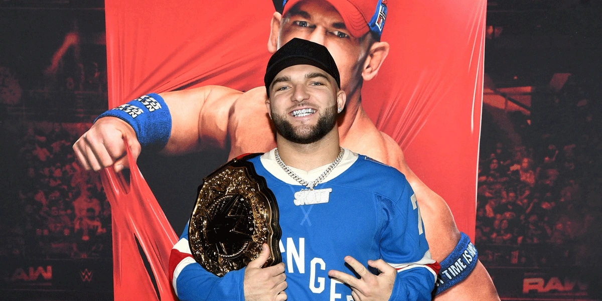 Cam Skattebo Tak Peduli Kritik, Tampil di WWE Raw Usai Pulih dari Cedera